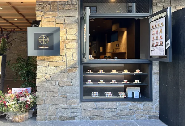 ヒレかつサンド/ 風響(かぜのね) 京都店の内装。