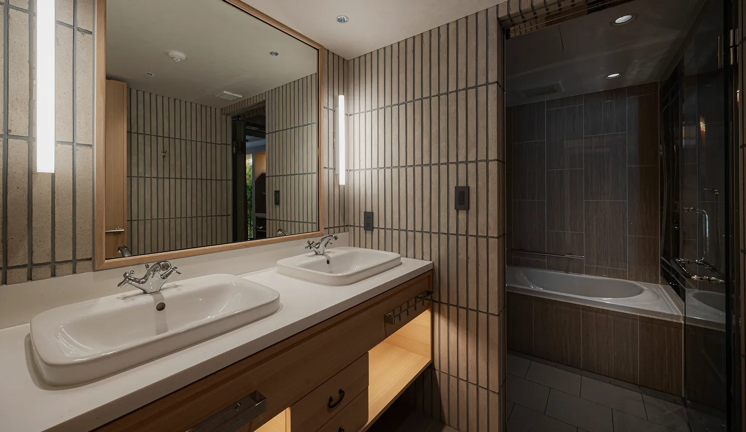 シンプルで落ち着いた設えが、心にそっと寄り添います。