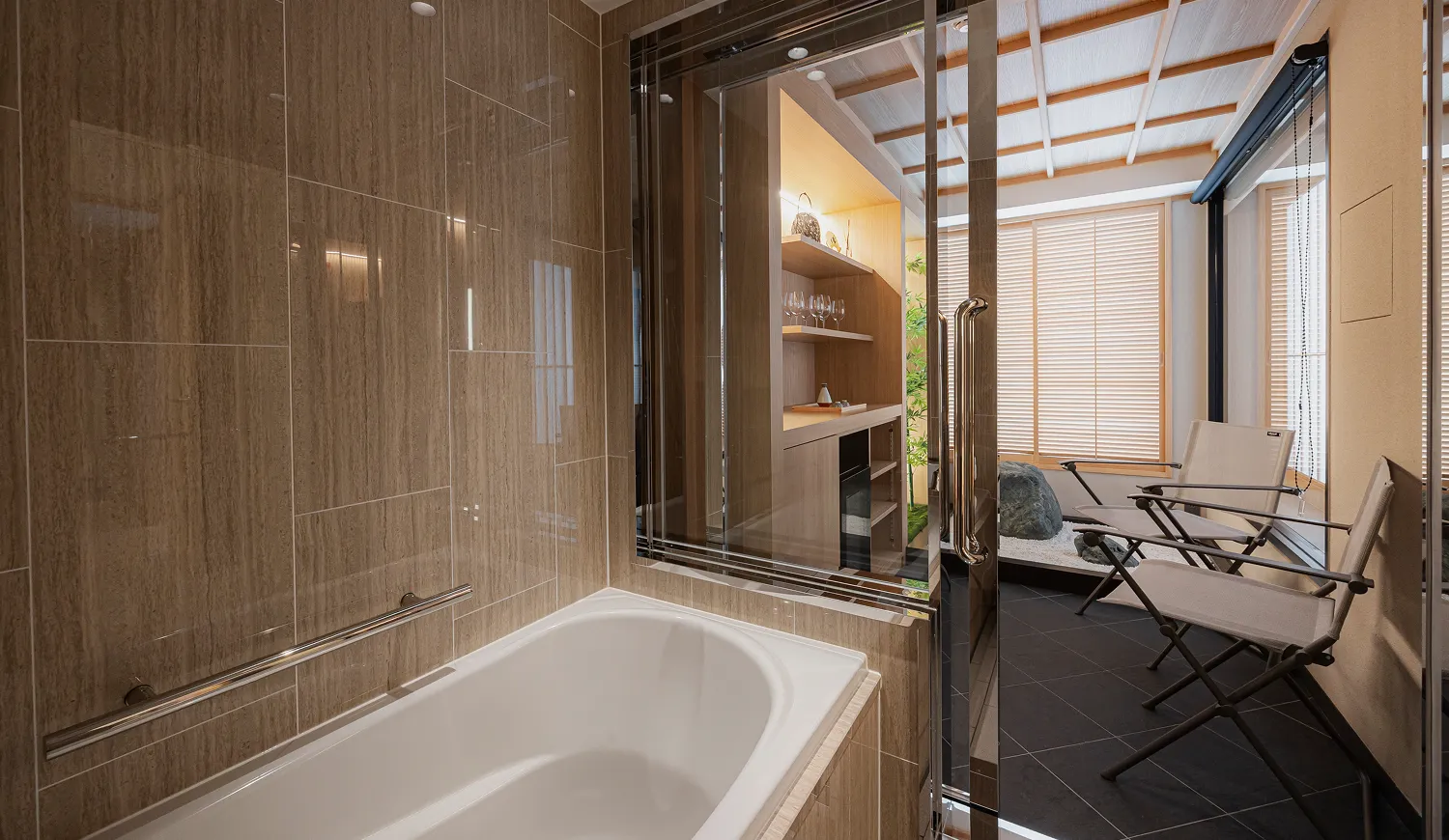 シンプルで落ち着いた設えが、心にそっと寄り添います。