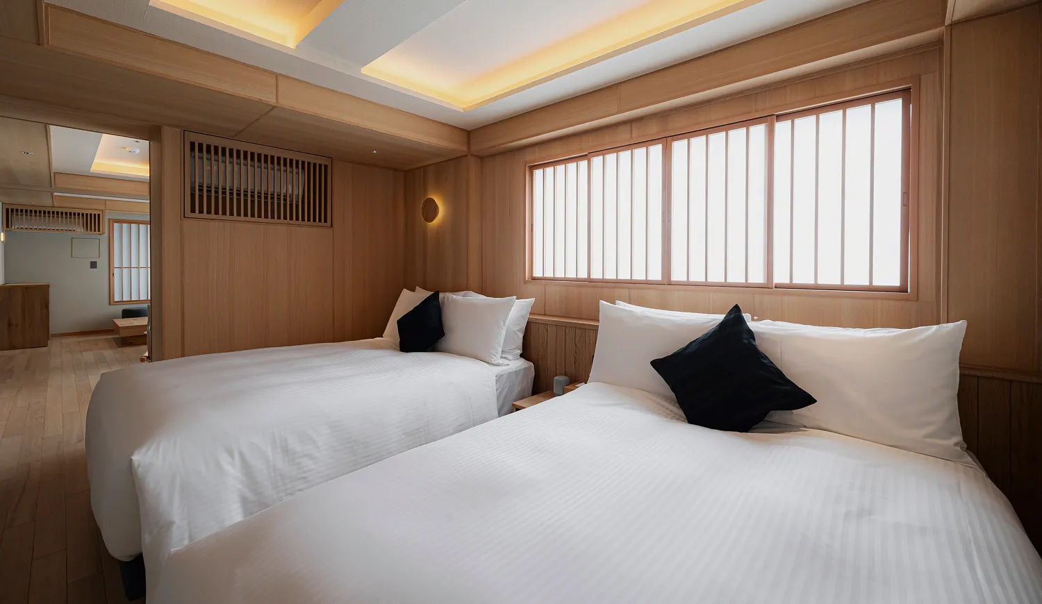 シンプルで落ち着いた設えが、心にそっと寄り添います。