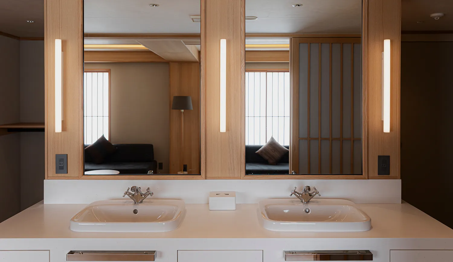 シンプルで落ち着いた設えが、心にそっと寄り添います。